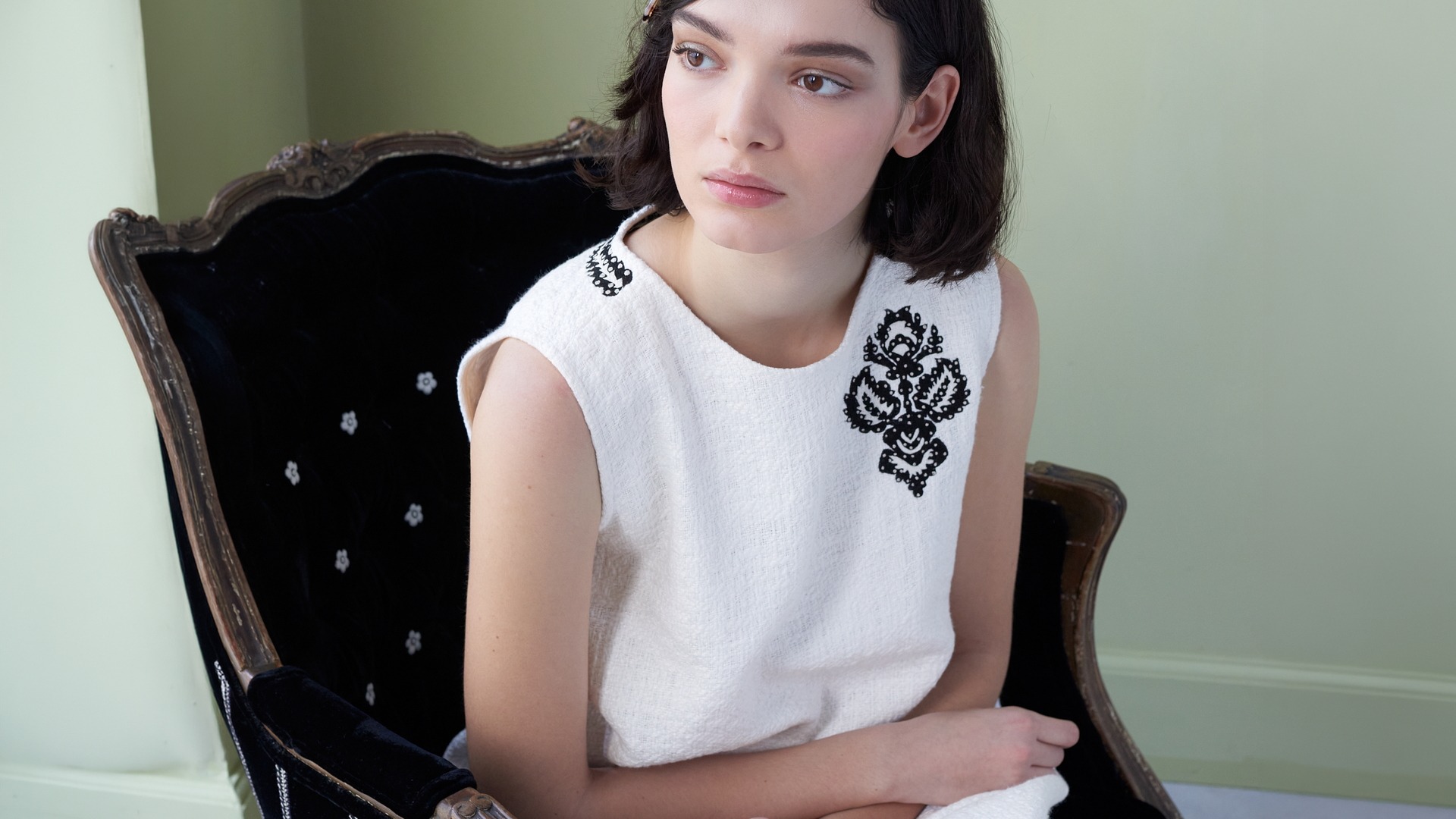 Bold hand embroidery | Jupe by Jackie